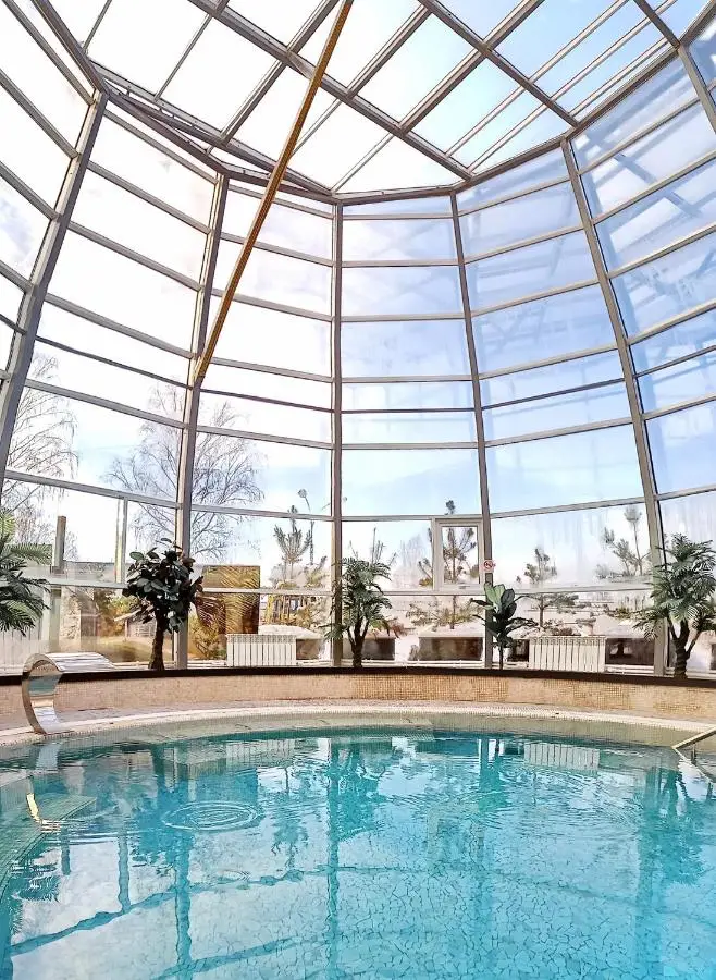 Дубки: Гостиничный комплекс Dolphin Planet Hotel & SPA