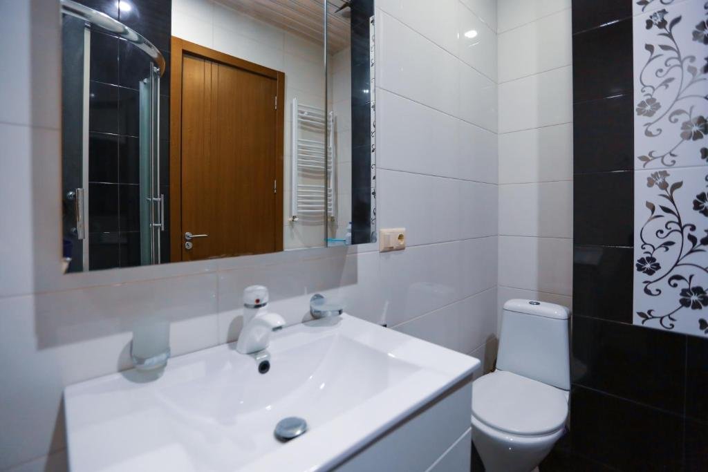 Тбилиси: Hosthub Studio Type Apartment Near Rustaveli Ave.