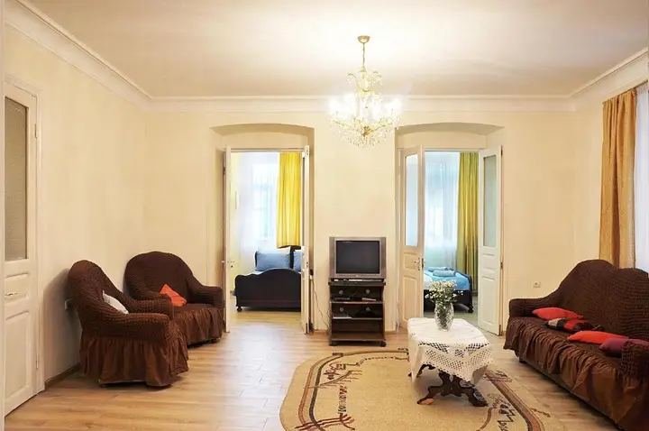 Тбилиси: Tea's Apt Near Opera