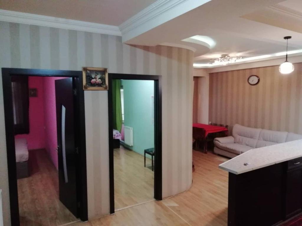Тбилиси: Zhiuli Shartava Street 35 37