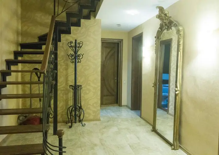 Тбилиси: Vake Cozy Appartament With 3 Bedrooms.
