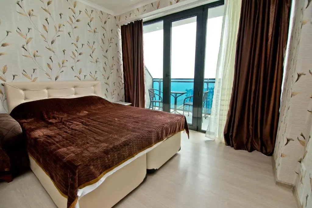 Батуми: Travels In Batumi At Orby Beach Tower.3117