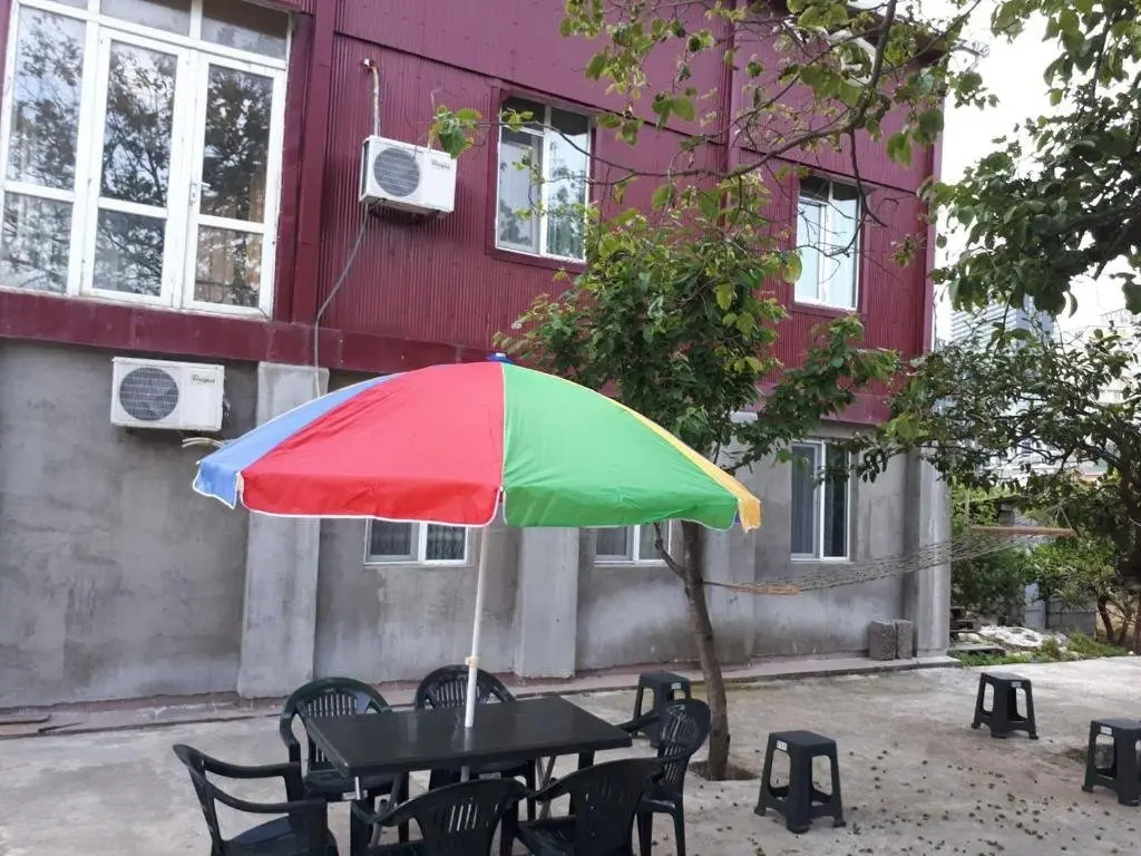 Батуми: Hotel Bader, 3 Floor 5 Min Away From The Sea, New Boulevard