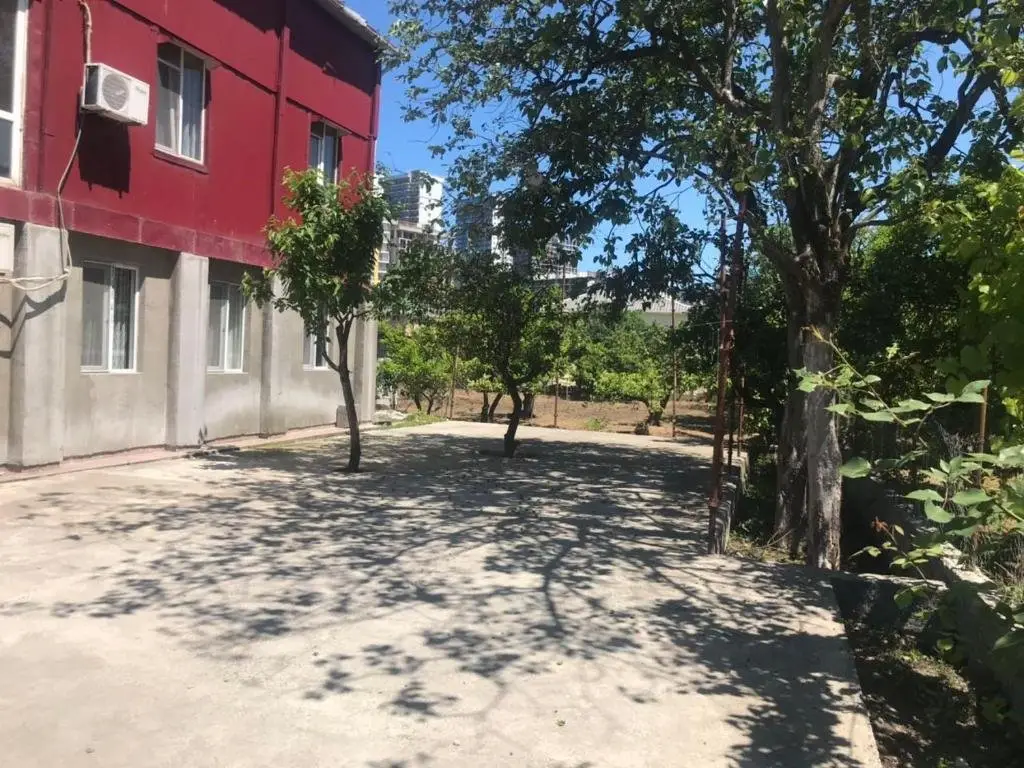 Батуми: Hotel Bader, 3 Floor 5 Min Away From The Sea, New Boulevard