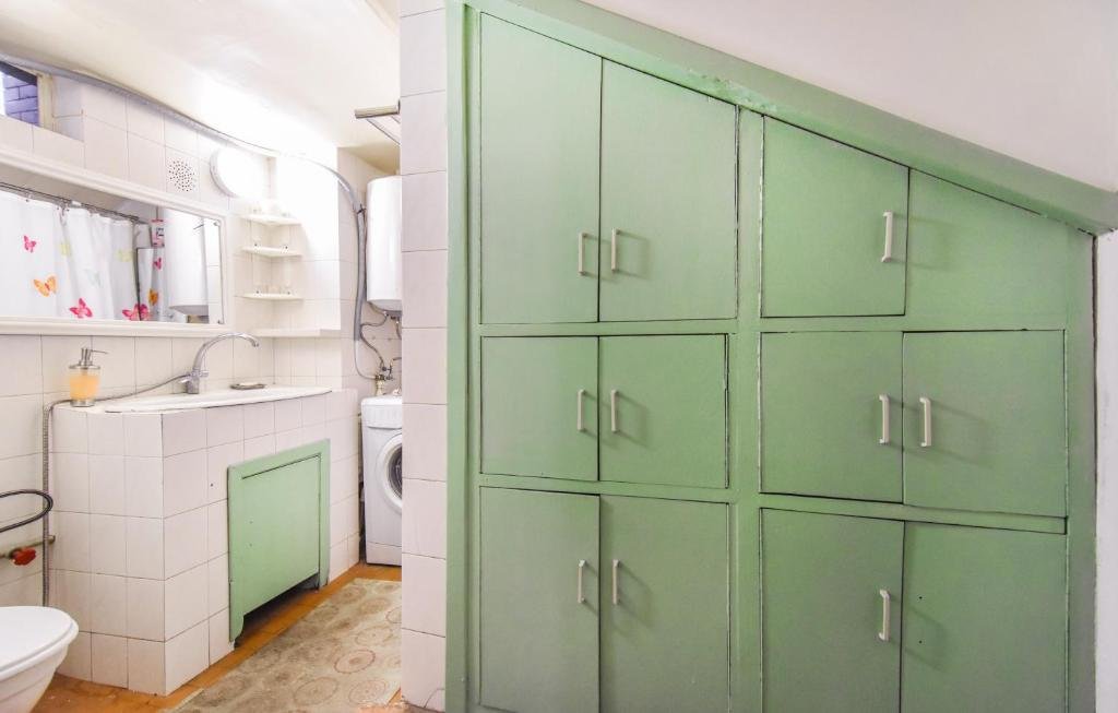 Тбилиси: St Petersburg's N13 Home