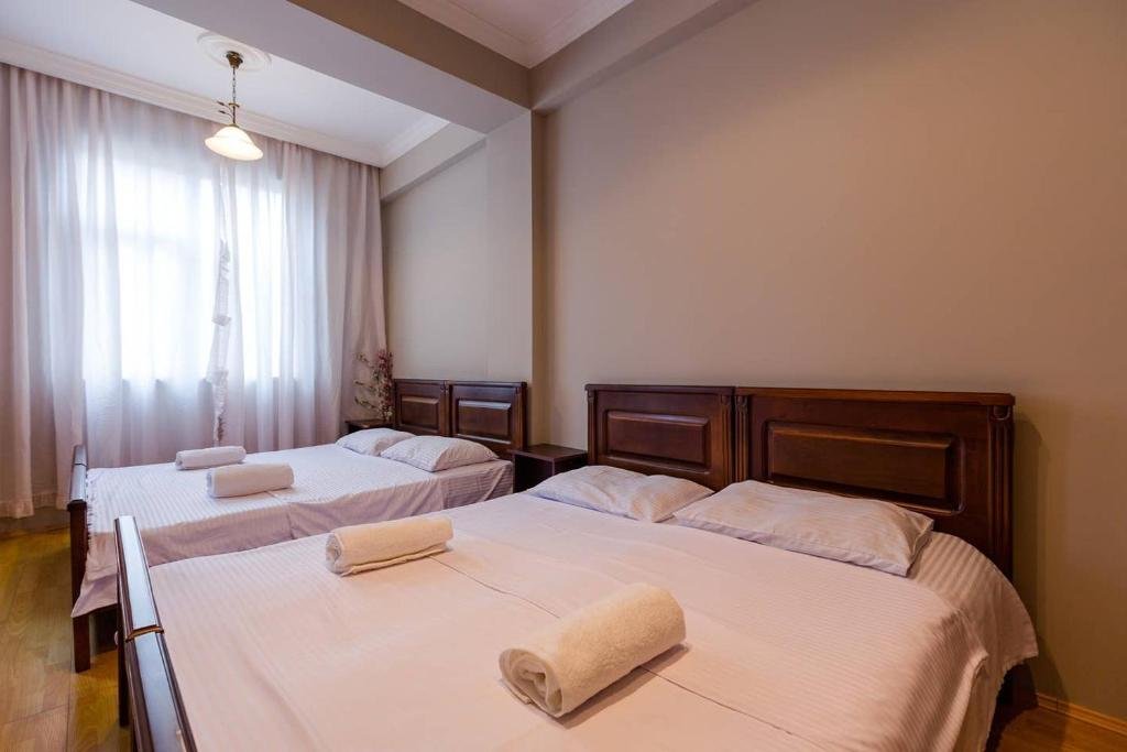 Батуми: Wehost Apartment For 8