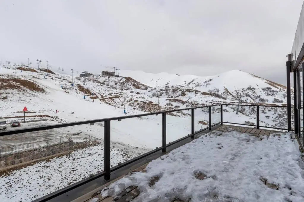 Гудаури: Ski In Out Apartment In New Gudauri For 4