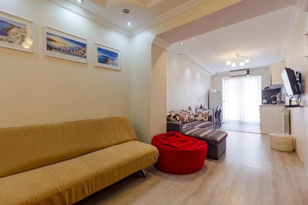 Батуми: Sunny Apartment In The Heart Of Batumi 1Br 4Ppl