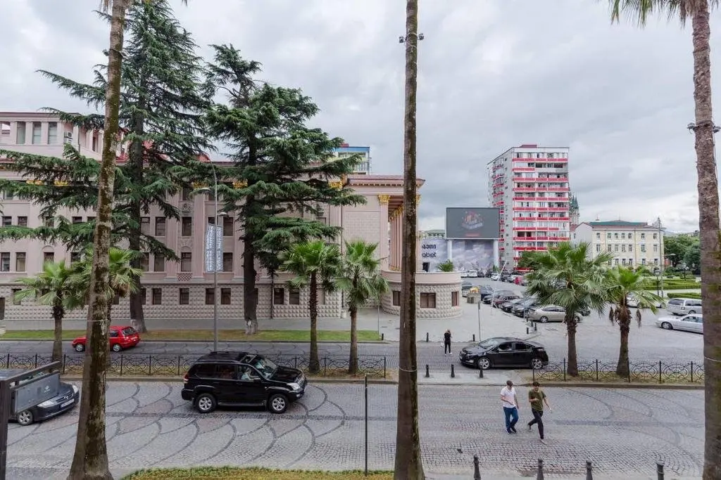 Батуми: Sunny Apartment In The Heart Of Batumi 1Br 4Ppl