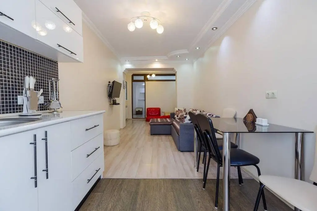Батуми: Sunny Apartment In The Heart Of Batumi 1Br 4Ppl