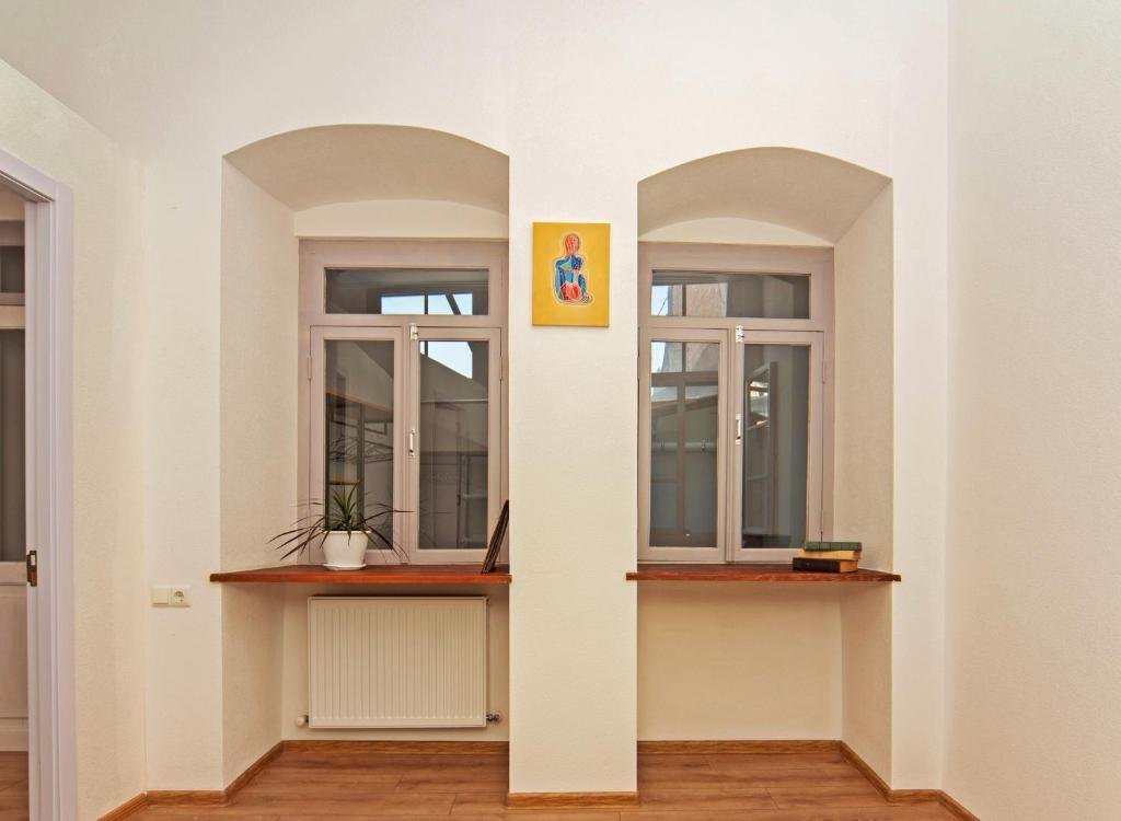 Тбилиси: Spacious 3Br Apt With Balcony In The Heart Of Tbilisi