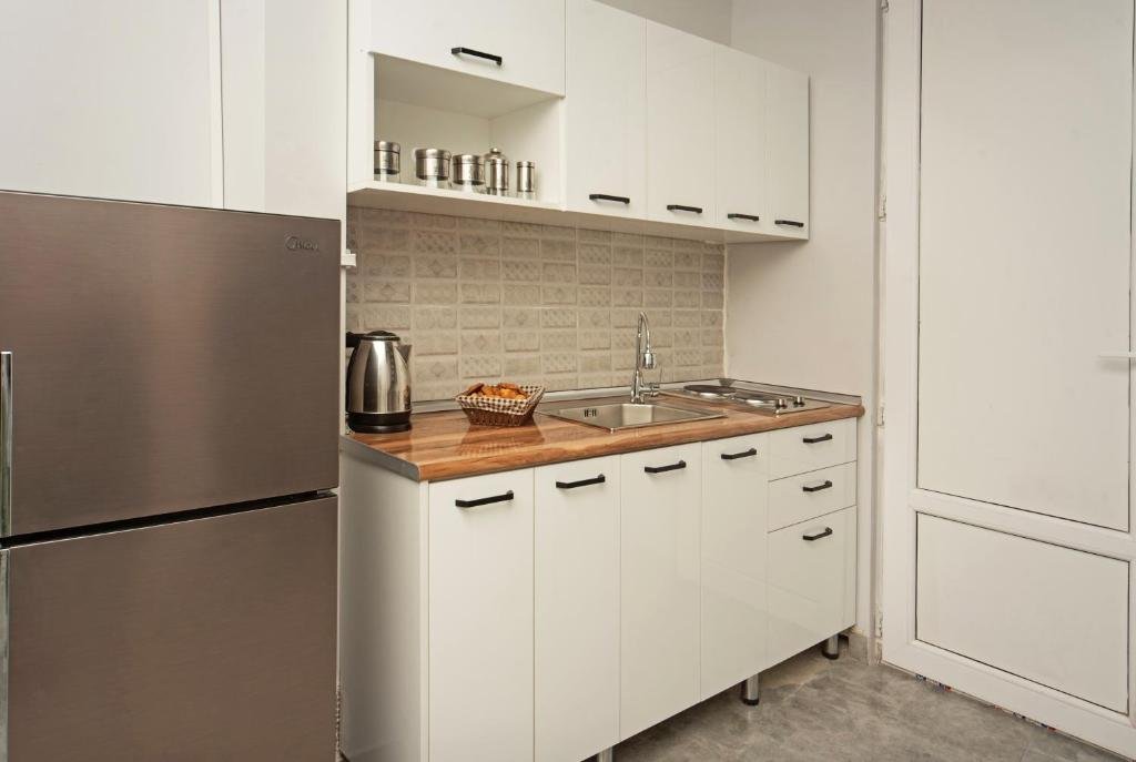Тбилиси: Spacious 3Br Apt With Balcony In The Heart Of Tbilisi
