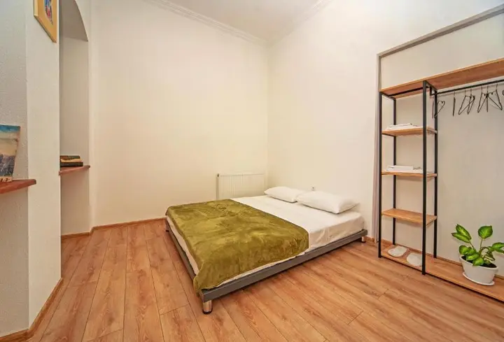 Тбилиси: Spacious 3Br Apt With Balcony In The Heart Of Tbilisi