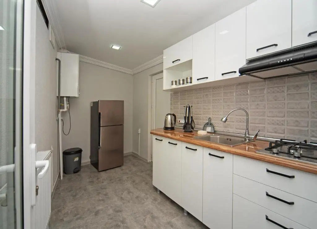 Тбилиси: Spacious 3Br Apt With Balcony In The Heart Of Tbilisi