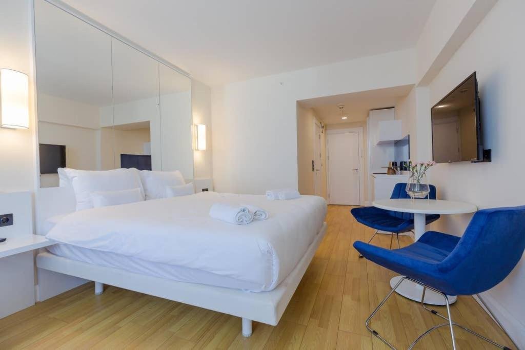 Батуми: Stylish Studio Apartment With Sea View In Batumi
