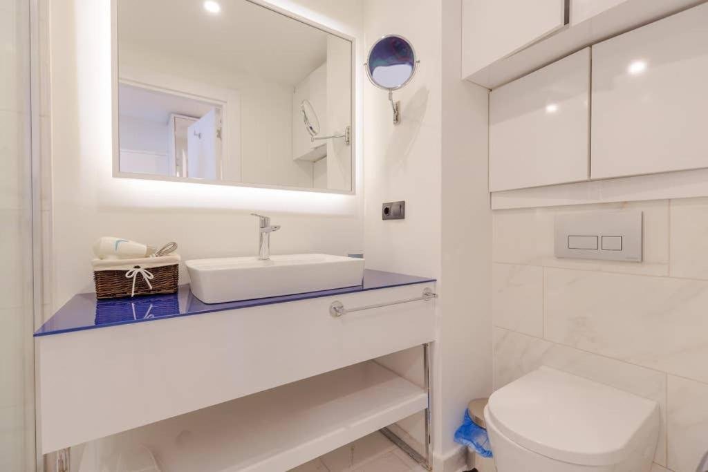 Батуми: Stylish Studio Apartment With Sea View In Batumi