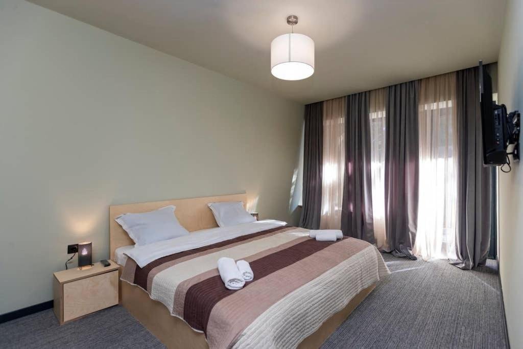 Бакуриани: Stylish Ski In Ski Out 1Br Hotel Apt. Near Rooms Hotel In The Hills Of Bakuriani