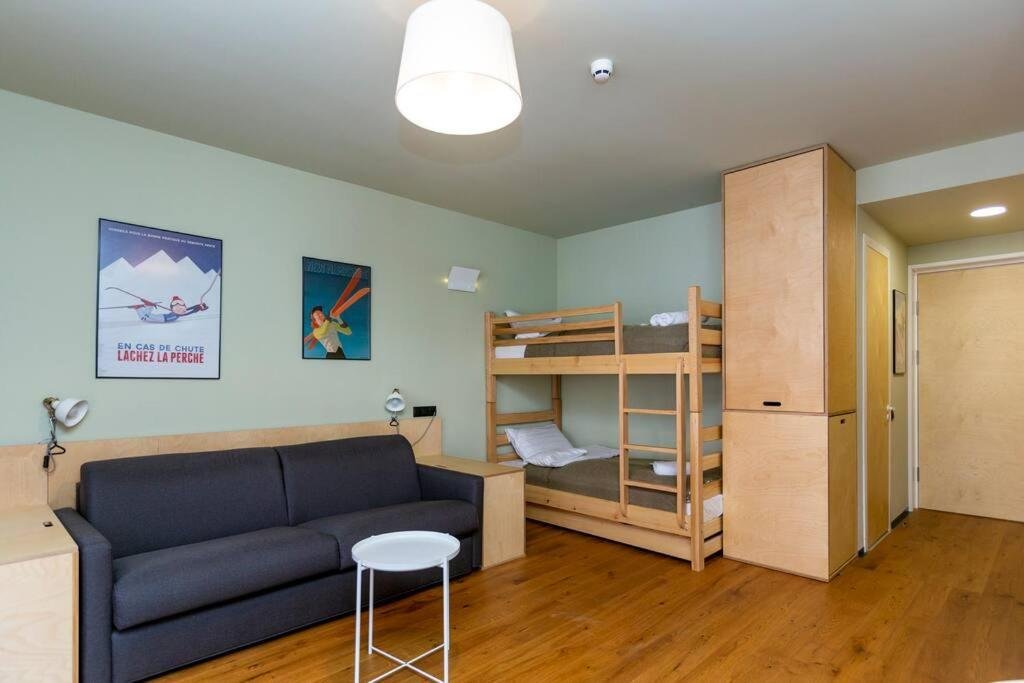 Бакуриани: Stylish Hotel Apartment Near Rooms Hotel For 4 Persons In Bakuriani