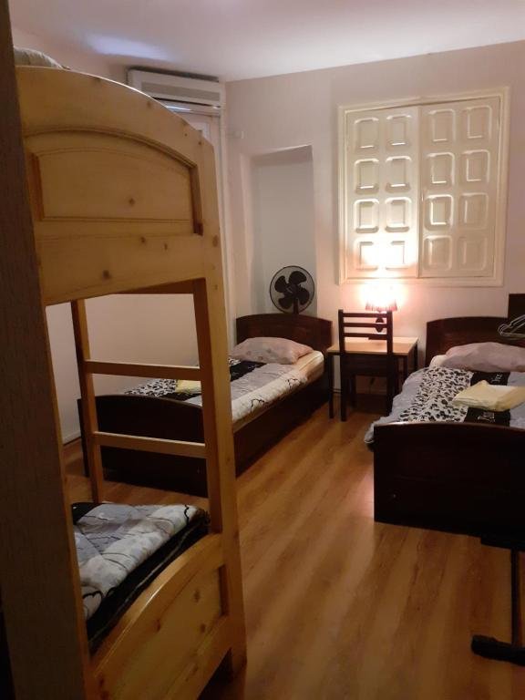 Тбилиси: Hostel And Rooms At Rustaveli 26