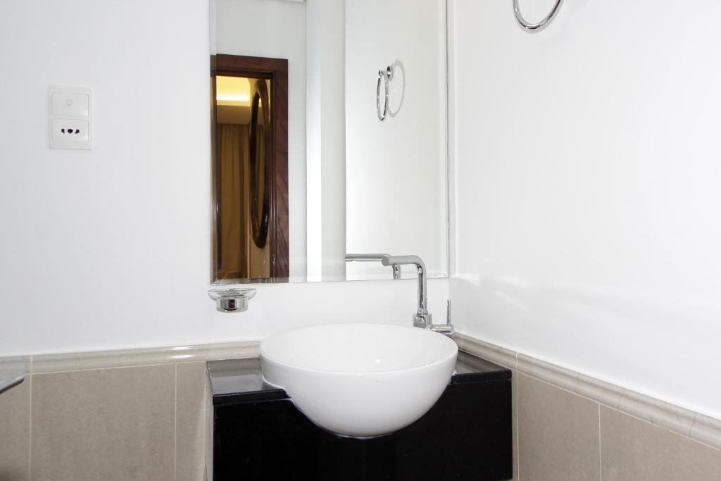 Дубай: Signature Holiday Homes - Luxury 1BR in The Matrix, Dubai Sports City