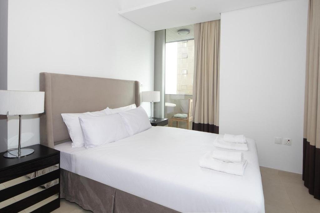 Дубай: Signature Holiday Homes - Luxury 1BR in The Matrix, Dubai Sports City