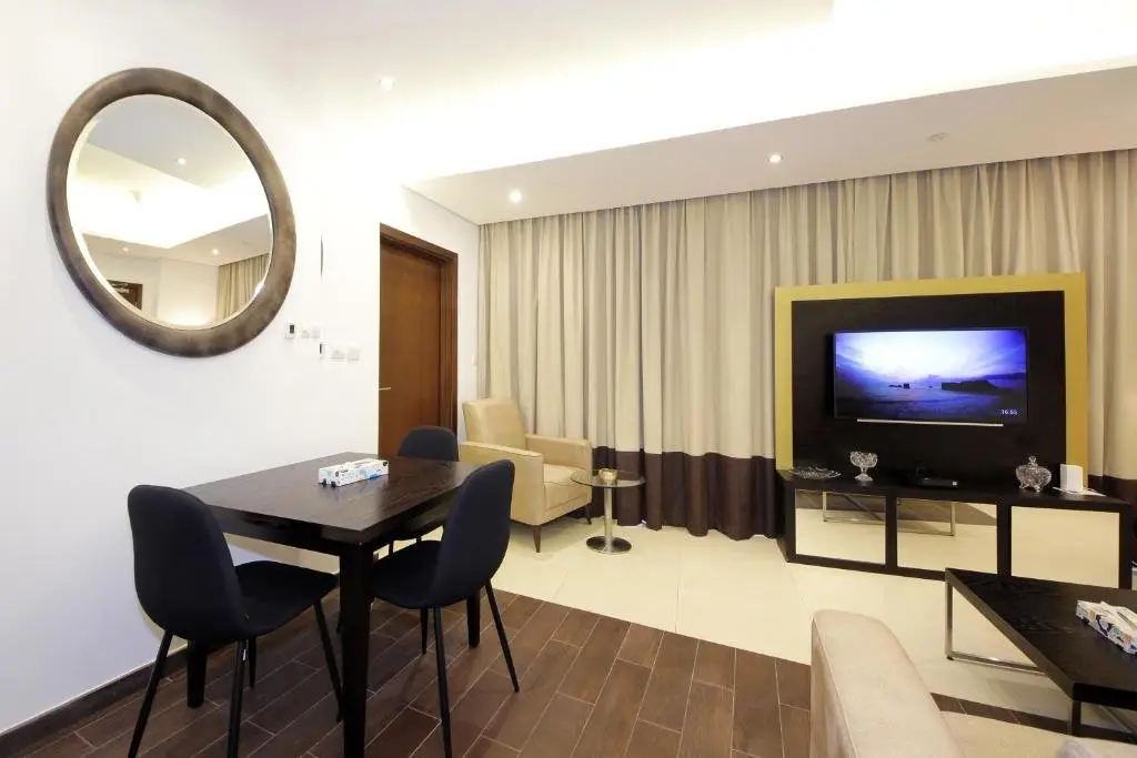 Signature Holiday Homes - Luxury 1BR in The Matrix, Dubai Sports City — фото 1