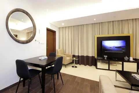 Signature Holiday Homes - Luxury 1BR in The Matrix, Dubai Sports City — фото 1
