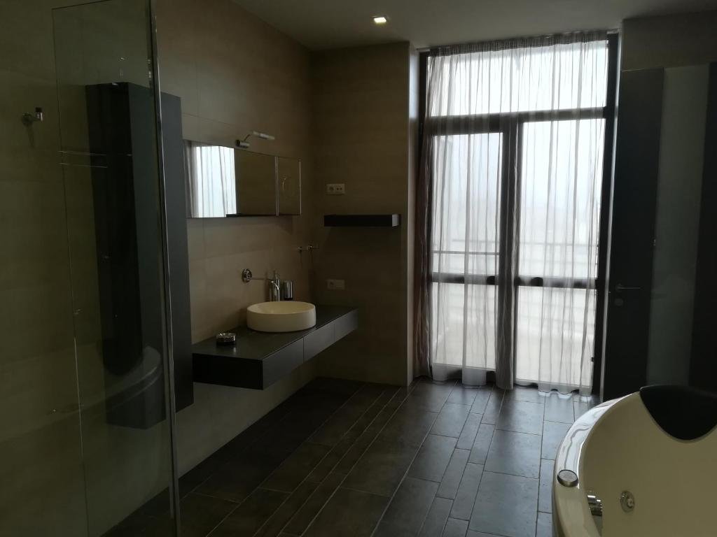Тбилиси: Apartment On Chavchavadze Ave.