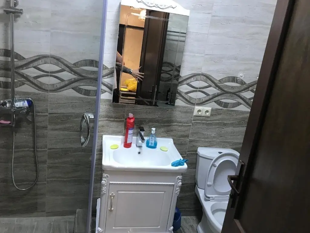 Батуми: Three Bedroom Apartment On Lermontov Street