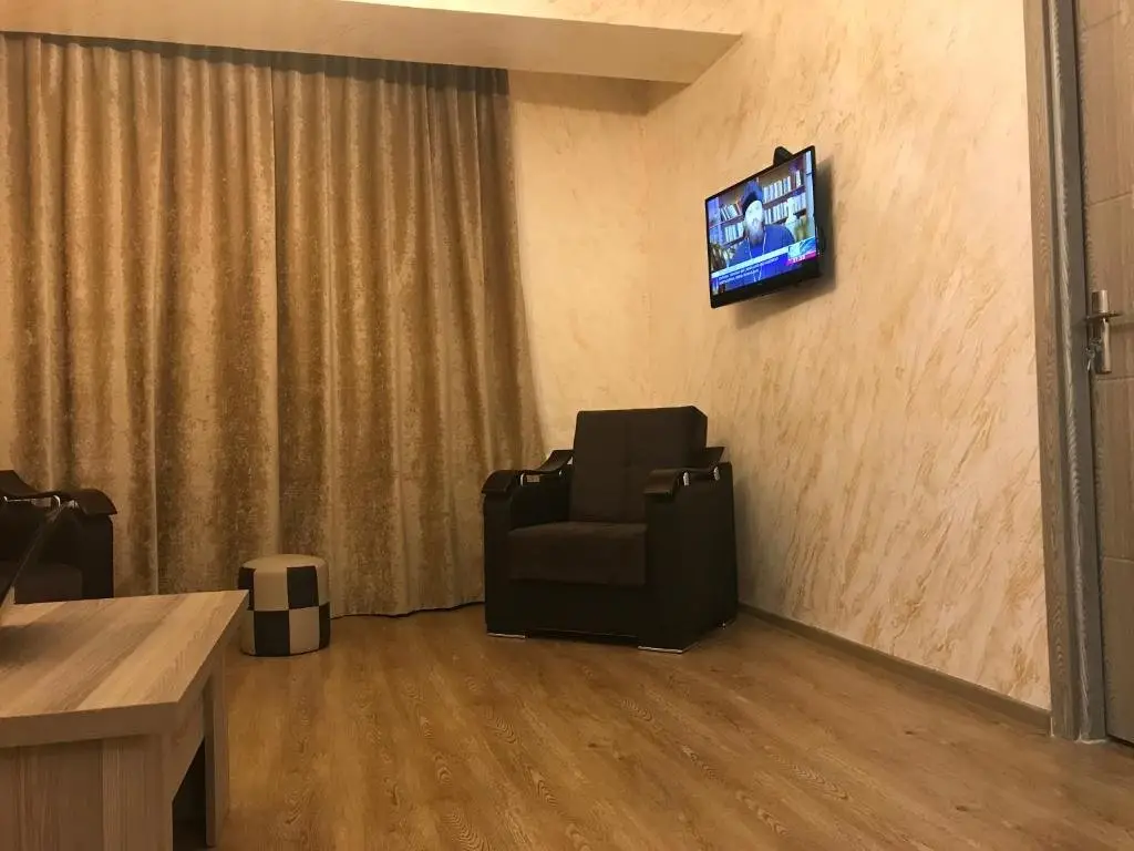 Батуми: Three Bedroom Apartment On Lermontov Street