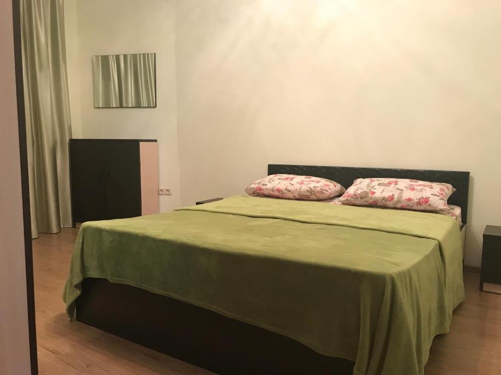 Батуми: Three Bedroom Apartment On Lermontov Street
