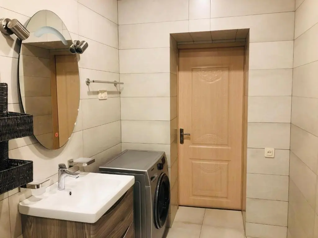 Кобулети: Irakli's Apartment