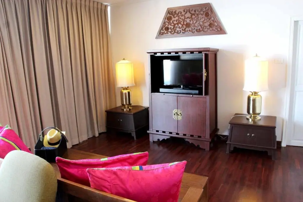 Бангкок: Samsen Suites/ 2 Br Suites for Less