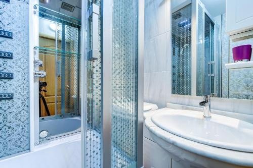 Санкт-Петербург: Apartment on Nevsky prospect 13