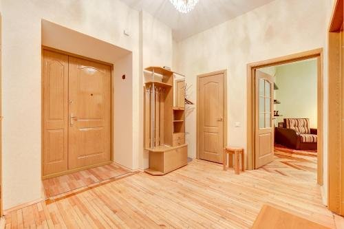 Санкт-Петербург: Apartment on Nevsky prospect 13