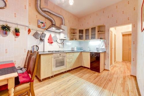 Санкт-Петербург: Apartment on Nevsky prospect 13