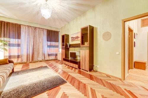 Санкт-Петербург: Apartment on Nevsky prospect 13