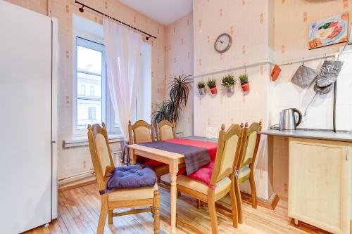 Санкт-Петербург: Apartment on Nevsky prospect 13