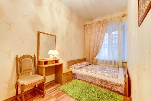 Санкт-Петербург: Apartment on Nevsky prospect 13