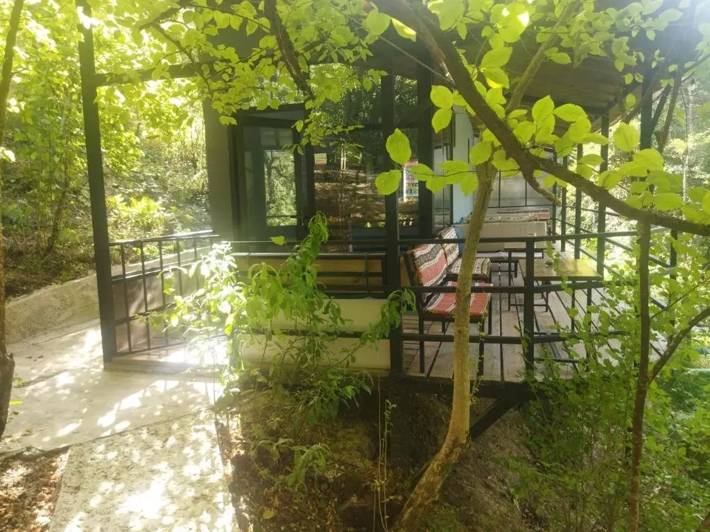 Амбролаури: Glamping Georgia Krikhi