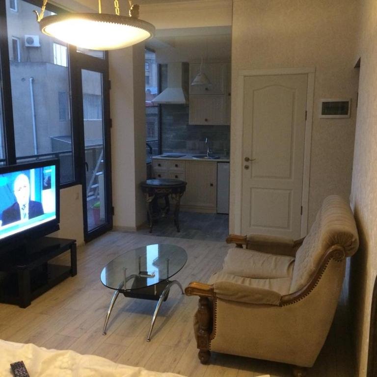 Тбилиси: Apartment on Ghambashidze 3a