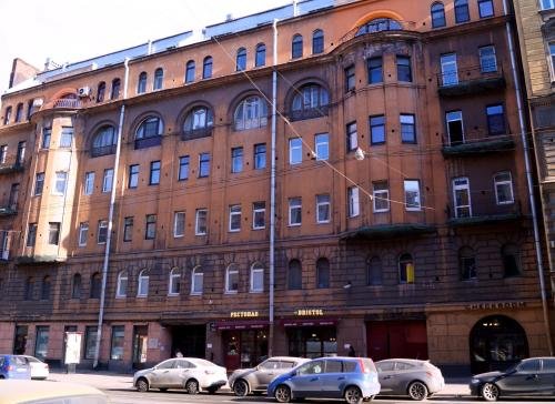Санкт-Петербург: Guests Love on Marata