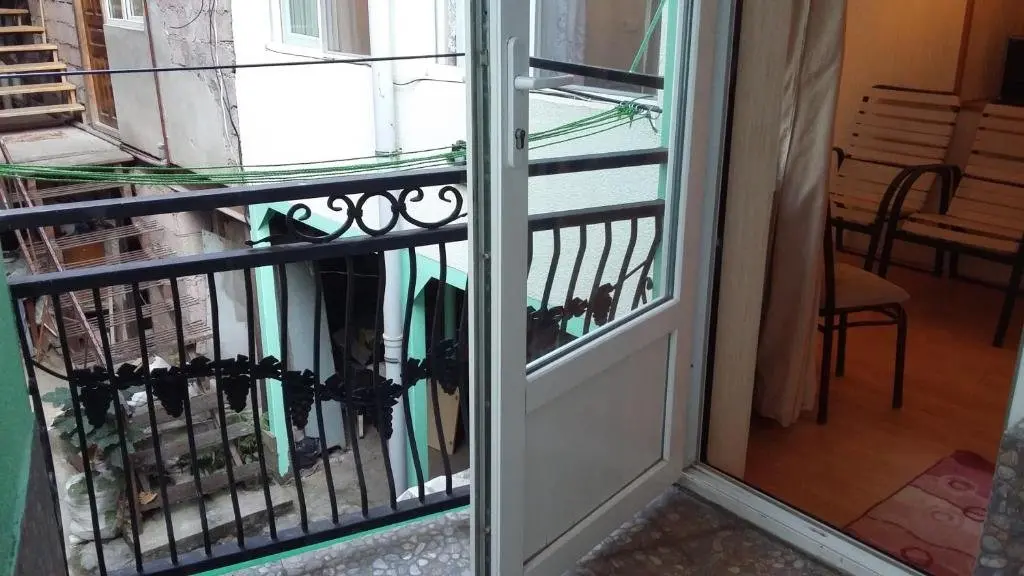 Боржоми: 3 Room Apartment in Borjomi