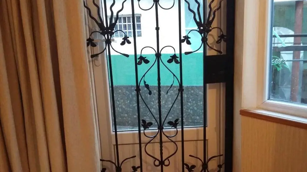 Боржоми: 3 Room Apartment in Borjomi