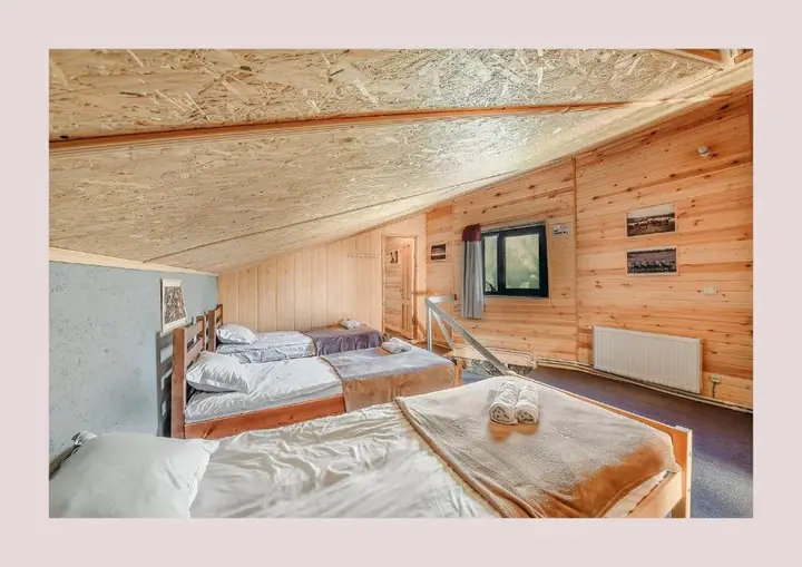 Степанцминда: Kazbegi Hut