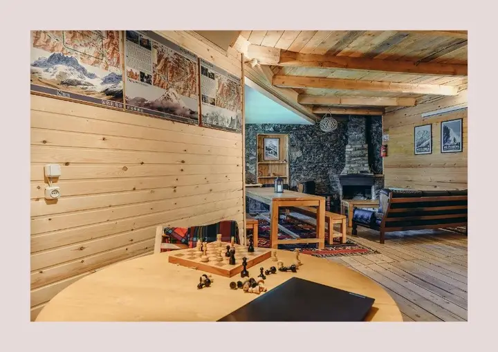 Степанцминда: Kazbegi Hut