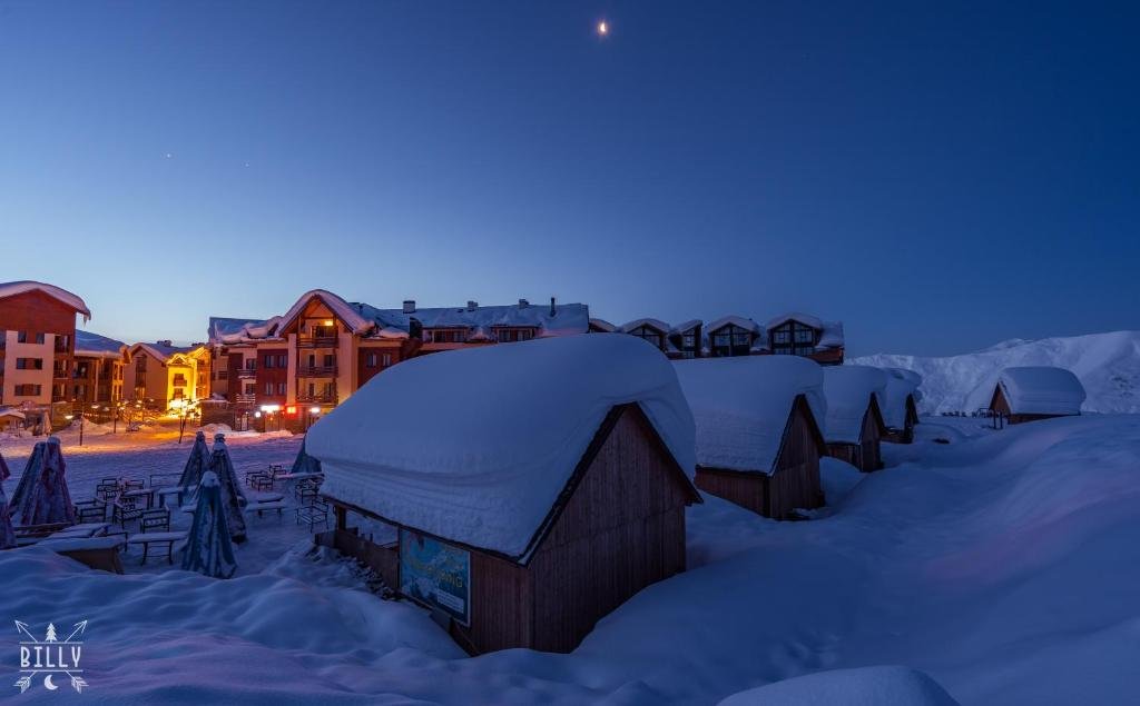 Гудаури: Alpinn Apartment With Mountain Views & Fully Equipped 2br
