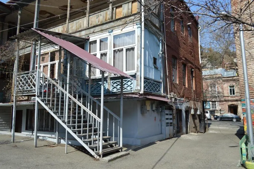 Тбилиси: Old Tbilisi Partment Near Funicular