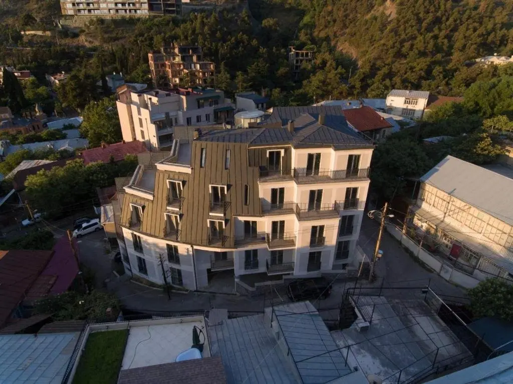 Тбилиси: Stylish 2BR apt w huge terrace in Old Tbilisi