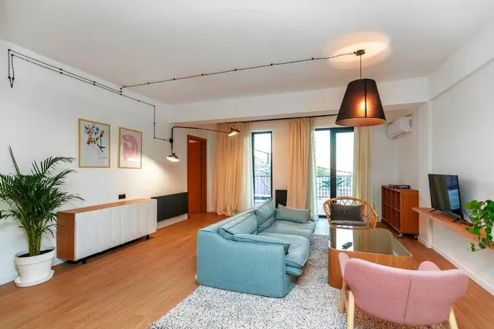 Тбилиси: Stylish 2BR apt w huge terrace in Old Tbilisi